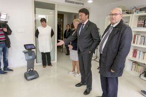Alicante activa el robot Temi en el edificio intergeneracional de Plaza de América para mejorar la calidad de vida de los mayores - (foto 3)
