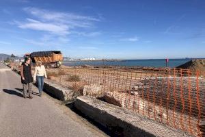 El Puerto inicia la aportación de la franja dunar de un kilómetro a la playa de Almassora El Puerto inicia la aportación de la franja dunar de un kilómetro a la playa de Almassora