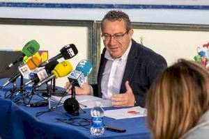 El alcalde confirma que el Ayuntamiento seguirá apoyando a familias y empresas, tras movilizar 30 millones en ayudas desde marzo de 2020