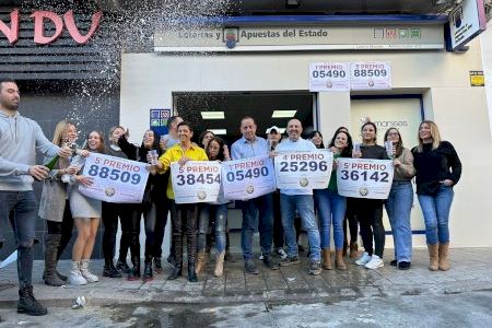 Manises se consagra como el pueblo más afortunado de España: reparte el Gordo, un cuarto y tres quintos Manises se consagra como el pueblo más afortunado de España: reparte el Gordo, un cuarto y tres quintos