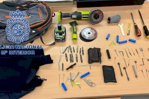 Dos detenidos tras robar cuatro ordenadores de una vivienda de Valencia - (foto 3) Dos detenidos tras robar cuatro ordenadores de una vivienda de Valencia - (foto 3)