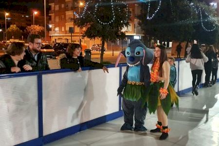 Sueca inaugura su pista de patinaje con el objetivo de promocionar las compras en el comercio local Sueca inaugura su pista de patinaje con el objetivo de promocionar las compras en el comercio local