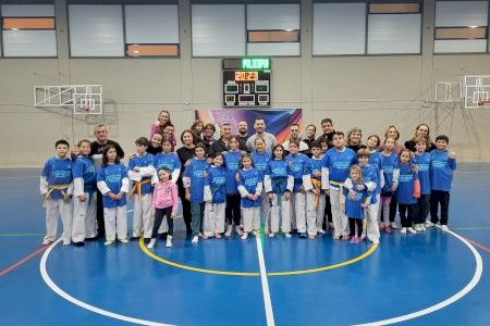 Los participantes de Esport Nadal 2022 llenan de deporte Mutxamel