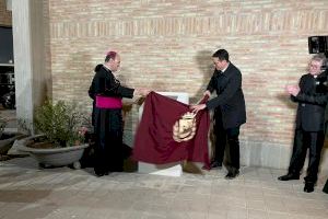 El Ayuntamiento de Elda pone a punto el entorno urbano de la iglesia de San Pascual, que se prepara para conmemorar su 25 aniversario El Ayuntamiento de Elda pone a punto el entorno urbano de la iglesia de San Pascual, que se prepara para conmemorar su 25 aniversario