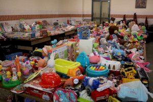 Los Reyes Magos llevarán juguetes a más de 800 familias sin recursos gracias a la solidaridad de los ondenses Los Reyes Magos llevarán juguetes a más de 800 familias sin recursos gracias a la solidaridad de los ondenses