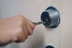 València paga cinco meses de alquiler a más de 1.200 vecinos