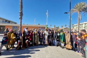 Els Reis Mags desembarquen en Port Saplaya i visiten La Patacona abans de la cavalcada vespertina d'Alboraia