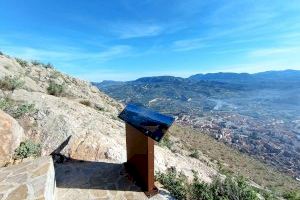 El Castell de Cocentaina incorpora dos panells d’interpretació al seu sender