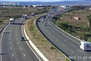 Mor un home i una dona resulta ferida en col·lidir dos cotxes a Alginet