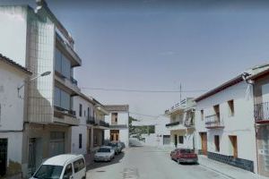 Un home resulta ferit en ser atropellat per un tractor a Olocau Un home resulta ferit en ser atropellat per un tractor a Olocau