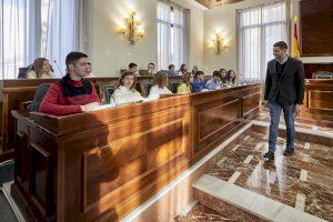 Gandia reconeix als alumnes que han obtingut el Premi Extraordinari al Rendiment Acadèmic en Primària del curs 2021-2022