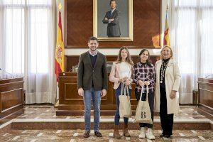 Gandia reconeix als alumnes que han obtingut el Premi Extraordinari al Rendiment Acadèmic en Primària del curs 2021-2022 - (foto 6)