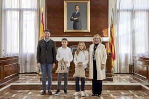 Gandia reconeix als alumnes que han obtingut el Premi Extraordinari al Rendiment Acadèmic en Primària del curs 2021-2022 - (foto 9)