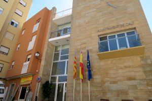La alcaldesa de Calp retira sus competencias a los ediles Hilde Backaert y Domingo Sánchez