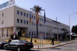 Dos heridos al colisionar dos coches en Almoradí