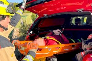 Los bomberos rescatan a un ciclista herido en Castelló