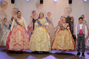 Falla la Ravalera de Burriana exalta a Marina y Teresa con música y danza como protagonistas