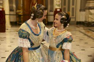 València vive sus exaltaciones más solidarias y accesibles: donativo y lengua de signos