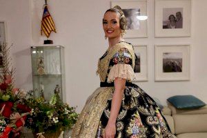 Negro azabache, el color del espolín de Laura Mengó, Fallera Mayor de València - (foto 2)