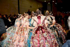 Negro azabache, el color del espolín de Laura Mengó, Fallera Mayor de València - (foto 3)