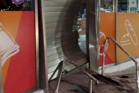 Alunizaje en una gasolinera de Rafelbunyol: se llevan las cajas registradoras y un coche
