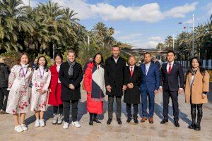 La celebración del Año Nuevo Chino en Elche congrega a miles de personas en el Paseo de la Estación y ensalza la convivencia intercultural La celebración del Año Nuevo Chino en Elche congrega a miles de personas en el Paseo de la Estación y ensalza la convivencia intercultural