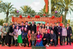 La celebración del Año Nuevo Chino en Elche congrega a miles de personas en el Paseo de la Estación y ensalza la convivencia intercultural - (foto 4) La celebración del Año Nuevo Chino en Elche congrega a miles de personas en el Paseo de la Estación y ensalza la convivencia intercultural - (foto 4)