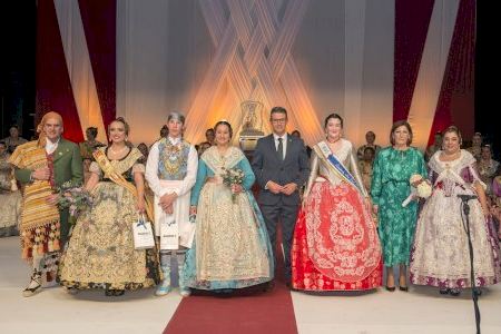 La Falla Primitiva d'Almussafes presenta a les falleres majors del seu 50 Aniversari