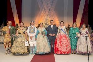 La Falla Primitiva d'Almussafes presenta a les falleres majors del seu 50 Aniversari