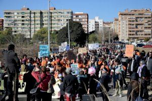 Más de mil personas recorren Benimaclet “contra el asedio urbanístico” del barrio