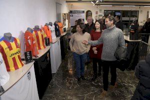 Inaugurada l’exposició ‘Trobades de llegenda’, amb motiu del 40 aniversari de la Penya Veterans Paiporta - (foto 3) Inaugurada l’exposició ‘Trobades de llegenda’, amb motiu del 40 aniversari de la Penya Veterans Paiporta - (foto 3)