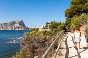 La senda Voramar Calalga de Calp revalida el distintivo de Sendero Azul