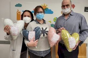 Quart de Poblet entrega almohadones anatómicos para mujeres operadas de cáncer de mama