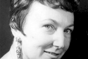 Alumni UV analitza la figura de Matilde Salvador i la seua obra en una conferència Alumni UV analitza la figura de Matilde Salvador i la seua obra en una conferència