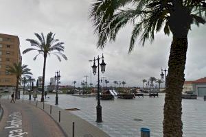 Una dona ferida en xocar amb el seu patinet contra un cotxe a Cullera