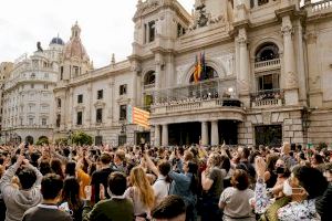 360 personas podrán disfrutar de las mascletaes desde el balcón del Ayuntamiento: ya se conocen los afortunados
