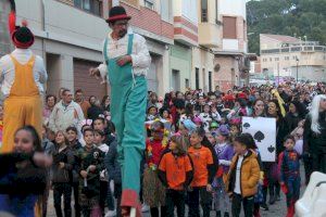 Almenara s'ompli de música i color amb la celebració del carnestoltes - (foto 5)
