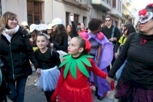 Almenara s'ompli de música i color amb la celebració del carnestoltes - (foto 8)