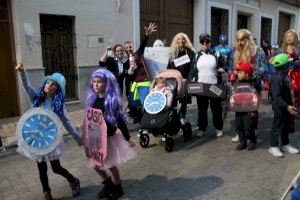 Almenara s'ompli de música i color amb la celebració del carnestoltes - (foto 9)