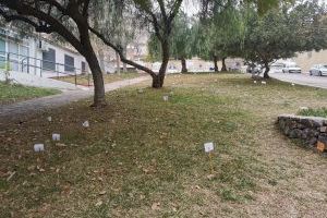 Almenara señaliza los excrementos de los perros en las calles y parques para visibilizarlos y concienciar sobre la necesidad de recogerlos - (foto 2) Almenara señaliza los excrementos de los perros en las calles y parques para visibilizarlos y concienciar sobre la necesidad de recogerlos - (foto 2)