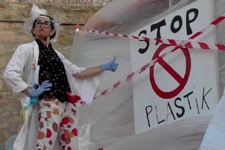 Teatre familiar en Alcalà i Alcossebre per a conscienciar de la cura al medi ambient i el reciclatge