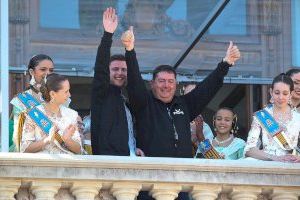 Arrancan las mascletàs: Peñarroja enciende la mecha de las Fallas desde la catedral de la pólvora