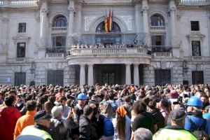 València retruena con Peñarroja: Búscate en la galería de fotos del primer día de mascletà - (foto 4)