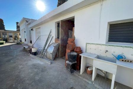 L'Ajuntament d'Almussafes dota el cementeri municipal d'un lavabo accessible