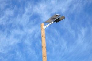 La calle principal del Barranco de San Cayetano ya cuenta con 13 farolas de tecnología LED y alimentadas por energía fotovoltaica - (foto 2)