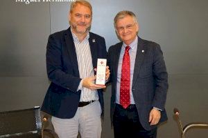 Cruz Roja reconoce a la UMH al cumplirse 5 años de su convenio marco en apoyo de los colectivos vulnerables Cruz Roja reconoce a la UMH al cumplirse 5 años de su convenio marco en apoyo de los colectivos vulnerables