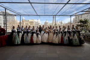 'Germanor' en Falles: Les reines falleres de Borriana gaudeixen de la mascletà d'aquest dimarts a València