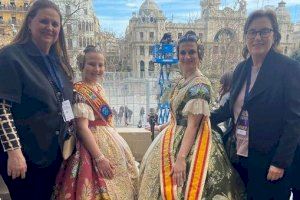 'Germanor' en Falles: Les reines falleres de Borriana gaudeixen de la mascletà d'aquest dimarts a València - (foto 2)