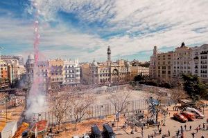 'Germanor' en Falles: Les reines falleres de Borriana gaudeixen de la mascletà d'aquest dimarts a València - (foto 3)