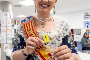 La Fallera Major i la seua Cort d'Honor celebren el Dia de Casa Caridad visitant la seua seu en Benicalap - (foto 4) La Fallera Major i la seua Cort d'Honor celebren el Dia de Casa Caridad visitant la seua seu en Benicalap - (foto 4)